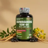 Ashwagandha y hierba de San Juan con sus ingredientes naturales alrededor