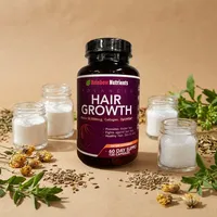 Cápsulas para el cabello con sus ingredientes naturales alrededor
