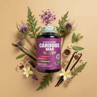 Cardo mariano en cápsulas con sus ingredientes naturales alrededor