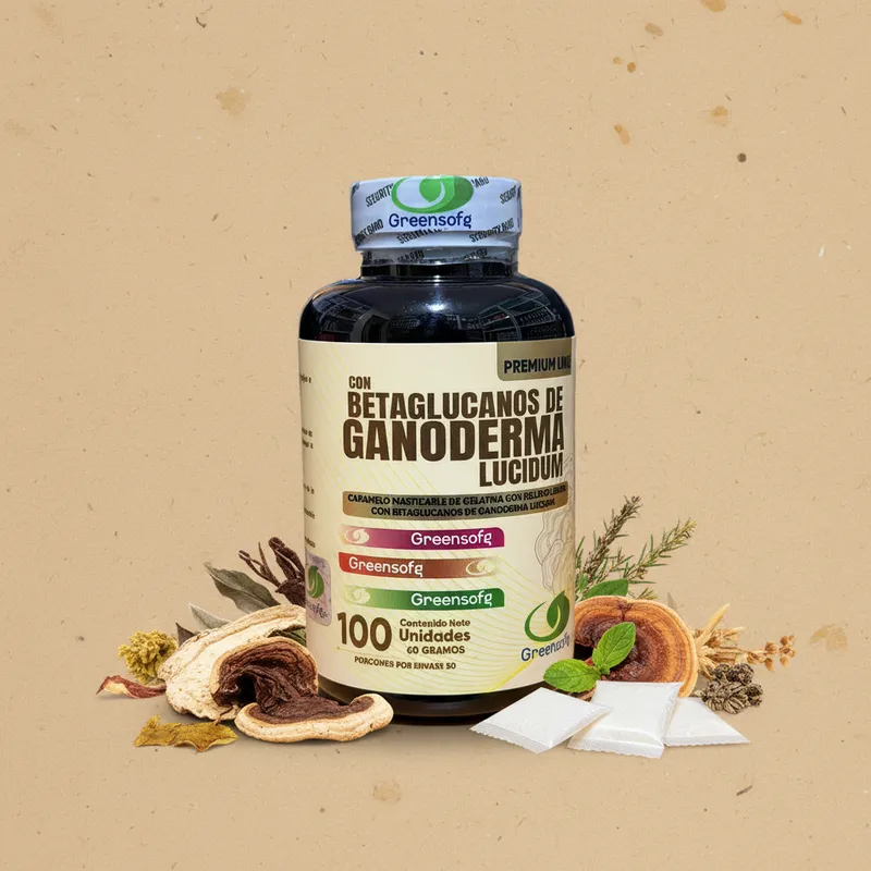 Gomitas de ganoderma con sus ingredientes naturales alrededor