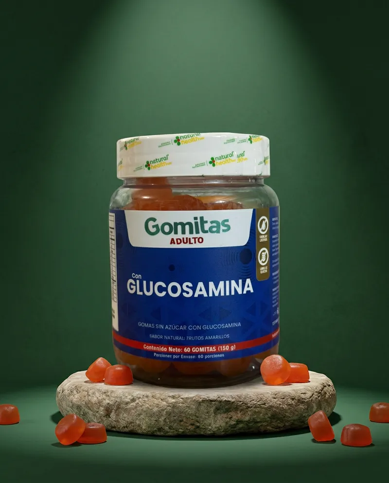 Gomitas de glucosamina sobre una piedra en un estudio verde, con sus ingredientes