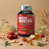 Gomitas de vinagre de manzana con sus ingredientes naturales alrededor