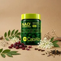 NAD y resveratrol liposomal con sus ingredientes naturales alrededor